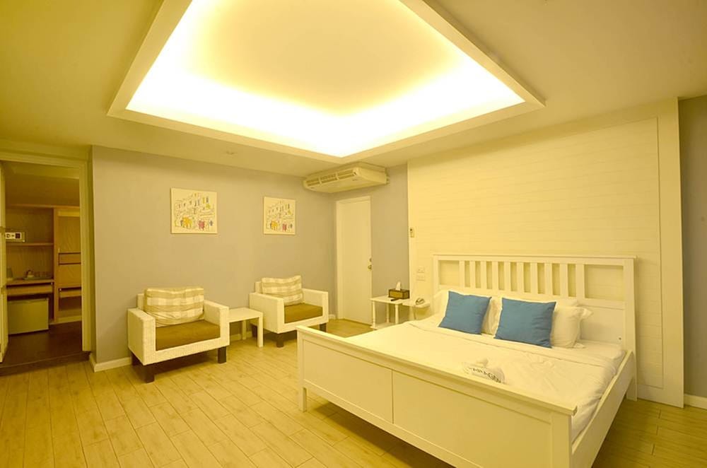 Paragon Inn 22/63