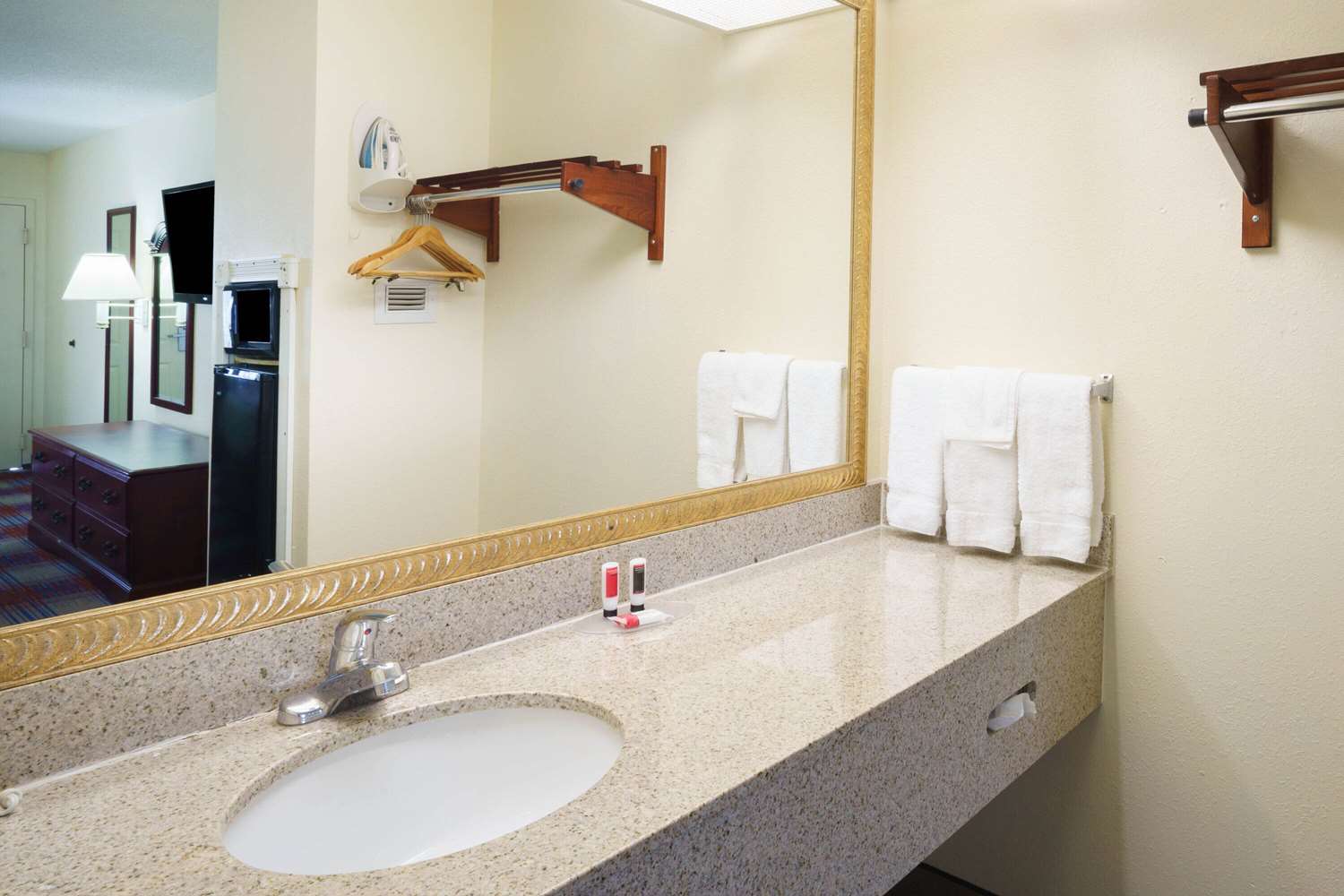 Travelodge by Wyndham Montgomery East 14/15