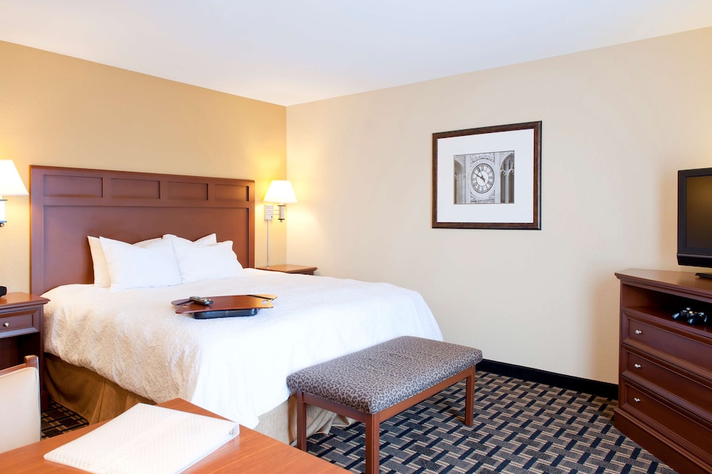 Hampton Inn & Suites Columbia at the University of Missouri 17/50
