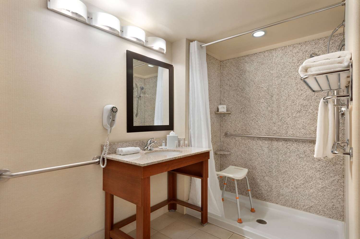 Days Inn & Suites By Wyndham Sherwood Park Edmonton 24/24