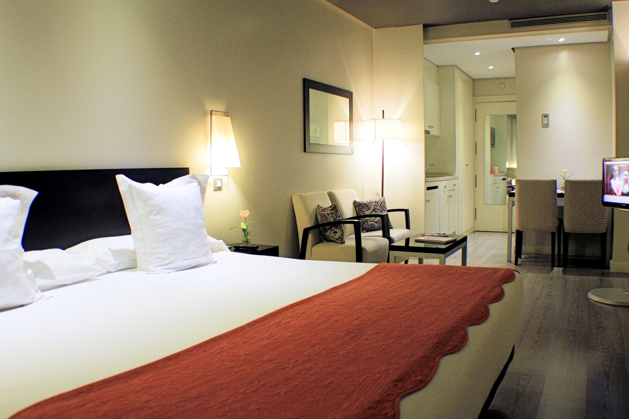 غرفة ثلاثية بثلاثة أسرّة، Suites Viena Plaza de Espana 2/8