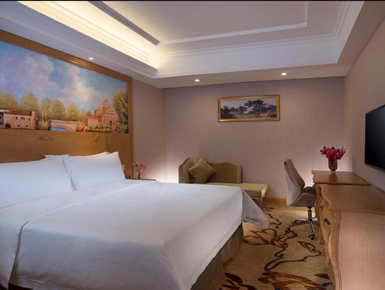 Vienna International Hotel (Guangzhou Xintang Niuzaicheng) 9/24