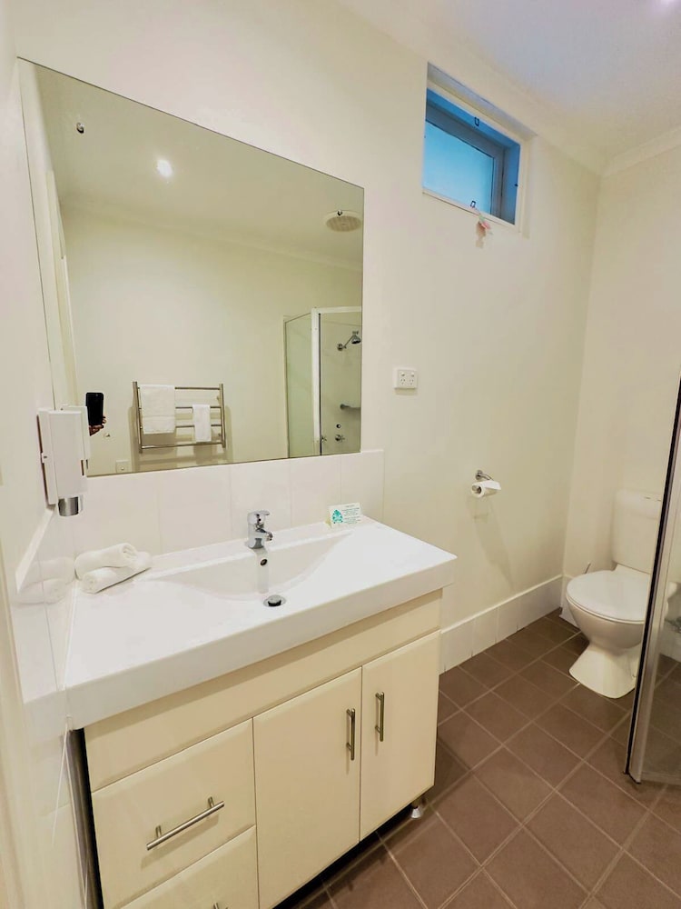 MERIVALE MOTEL 25/29