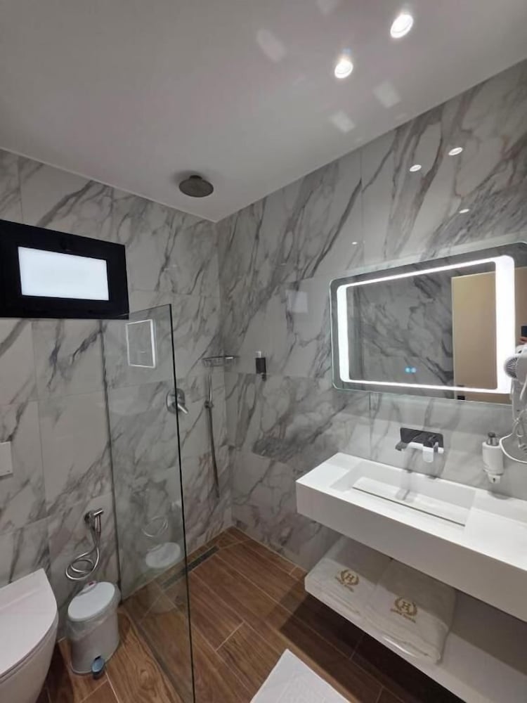 Haris Hotel Vlore 47/50