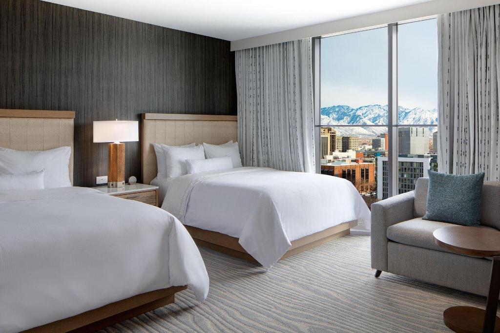 1 Bedroom, Suite, 2 Queen Beds, Sofa