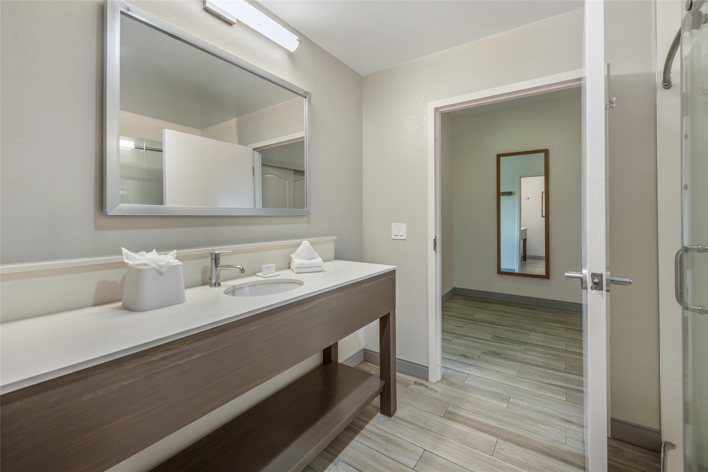 Hampton Inn Channel Islands Harbor 60/65