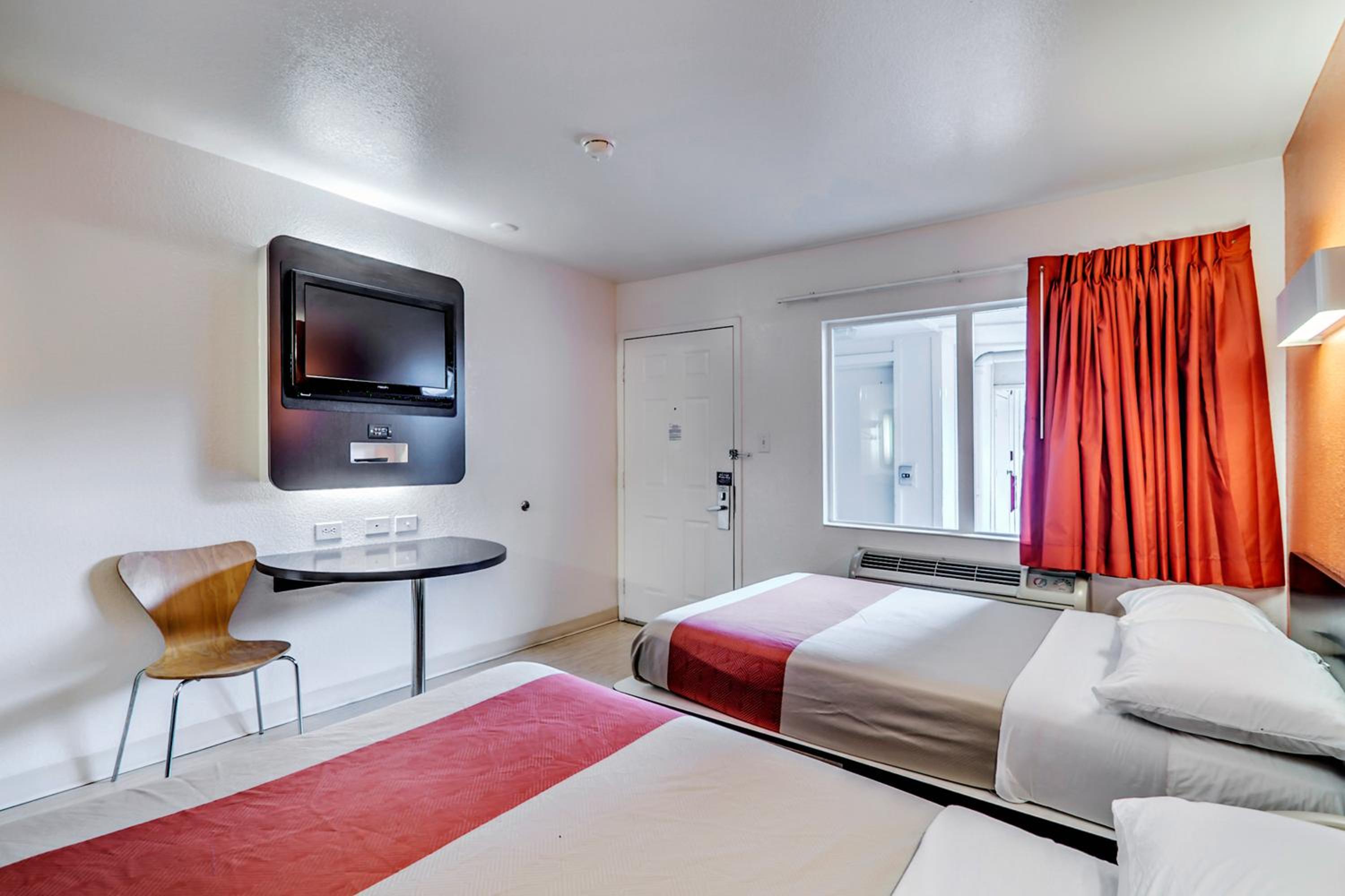 ROOM, QUADRUPLE