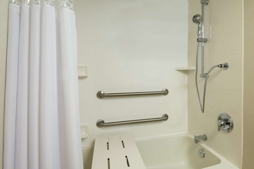 Hampton Inn Buffalo Airport/Galleria Mall 13/49