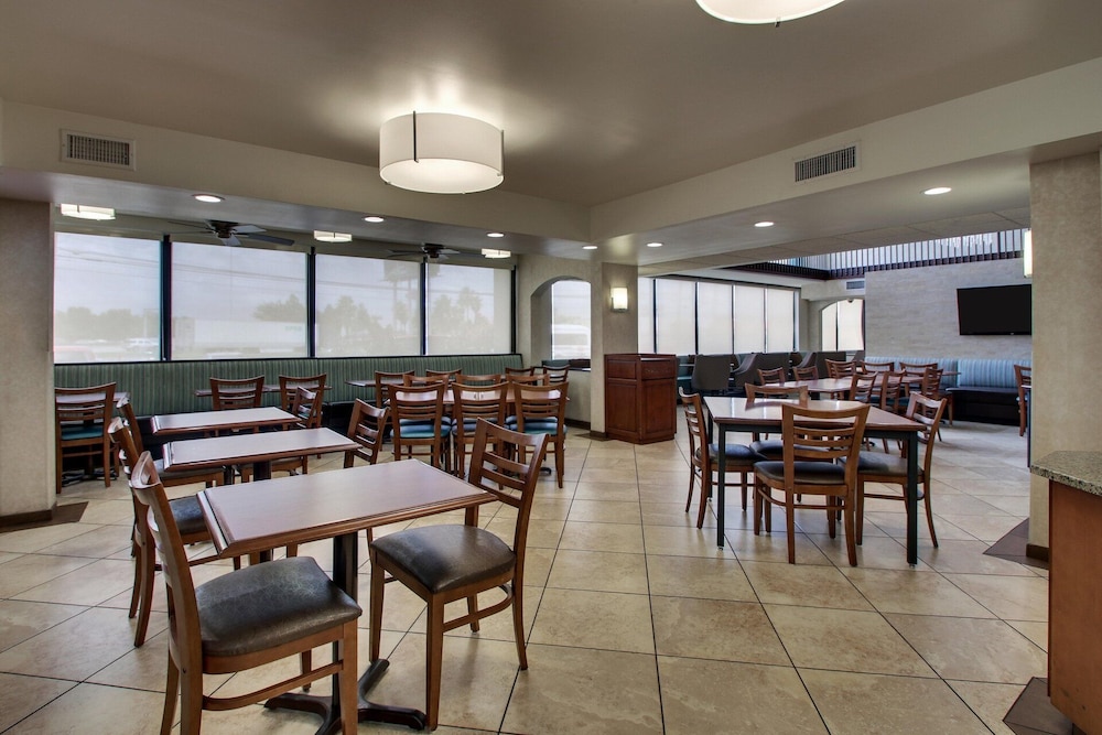Sonesta Essential Houston Hobby Airport 35/49