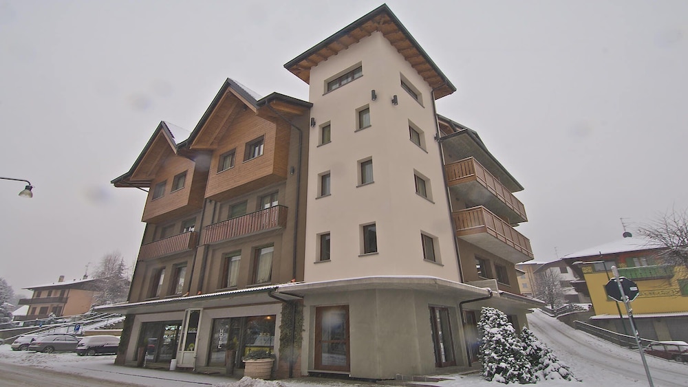 Harmony Suite Hotel 2/44