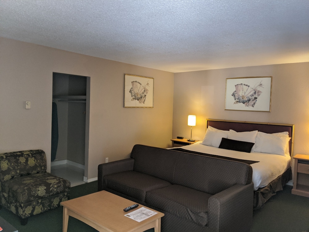 Howard Johnson By Wyndham Downtown Kamloops 26/33