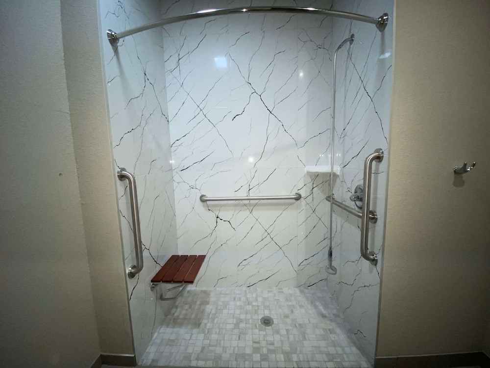 Surestay Plus Hotel By Best Western Ada 13/40