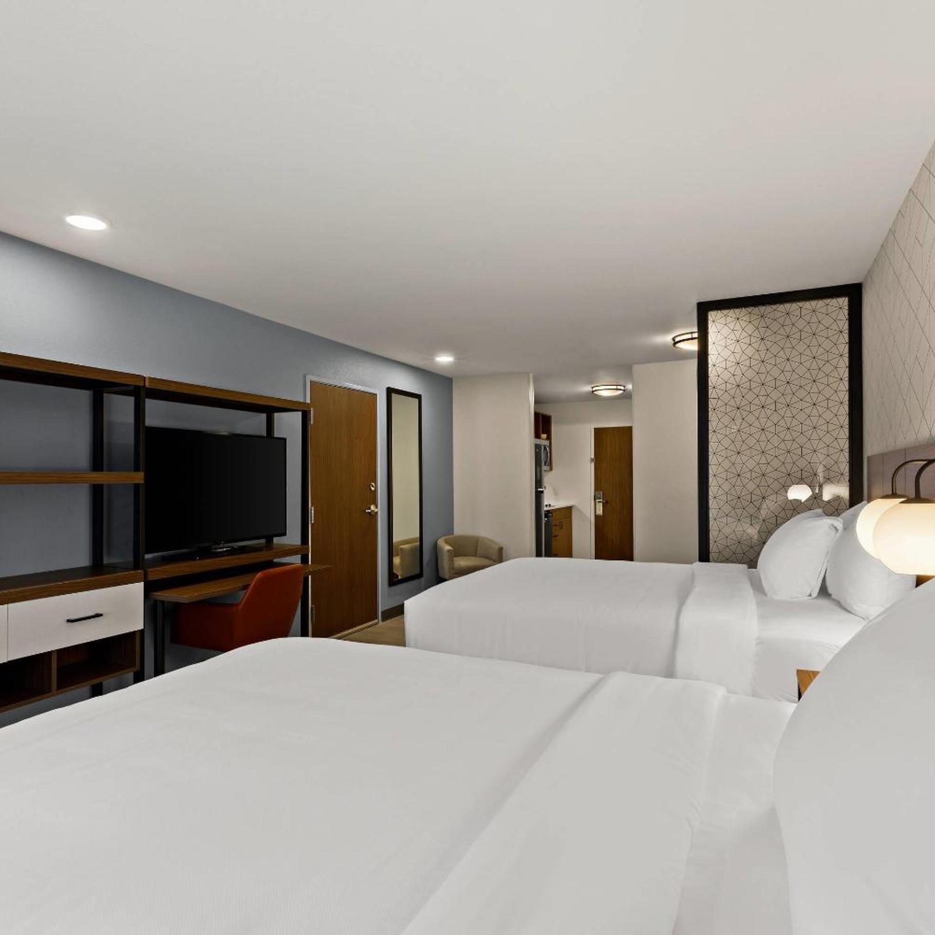 غرفة رباعية بسريرين كوين بحوض استحمام، Everhome Suites Clarksville Ft. Campbell Area 3/6
