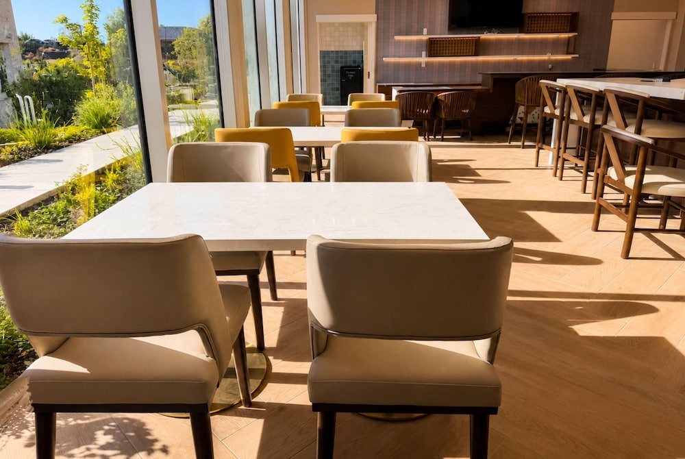 La Quinta Inn & Suites by Wyndham Tracy 40/53