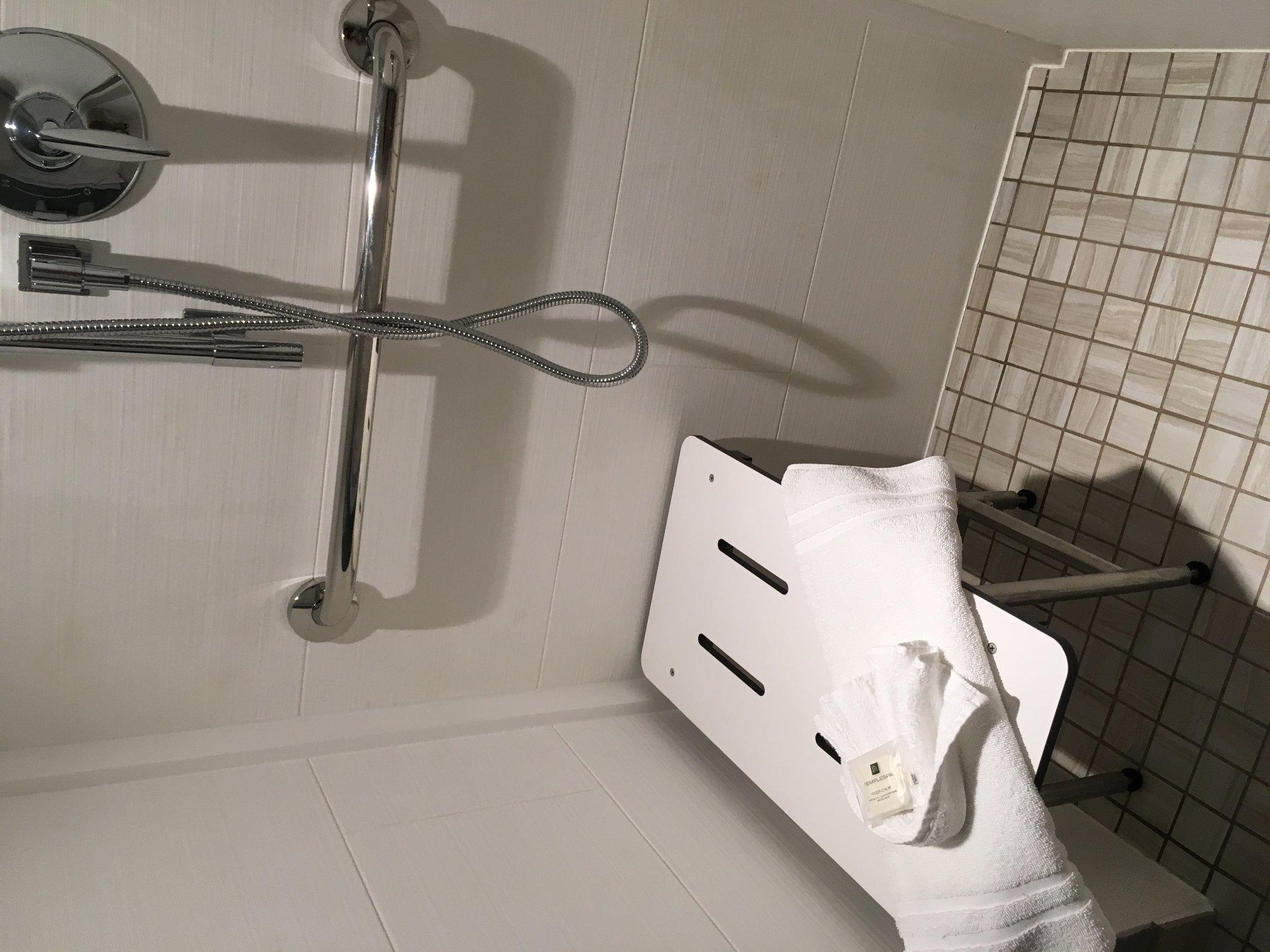 جناح بسرير كينج لذوي الإعاقة، Crowne Plaza Ventura Beach 6/10