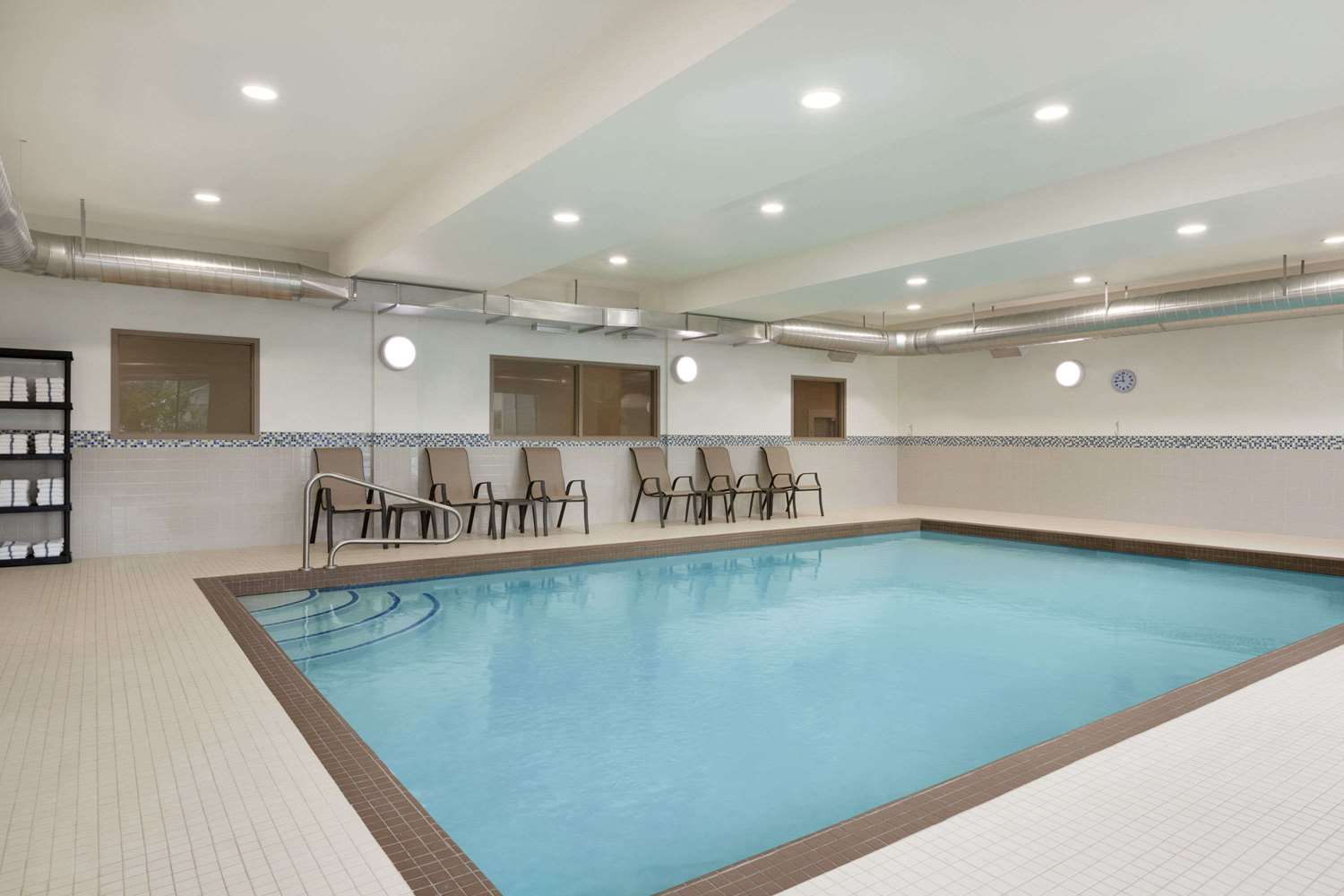 Days Inn & Suites By Wyndham Lindsay 19/43
