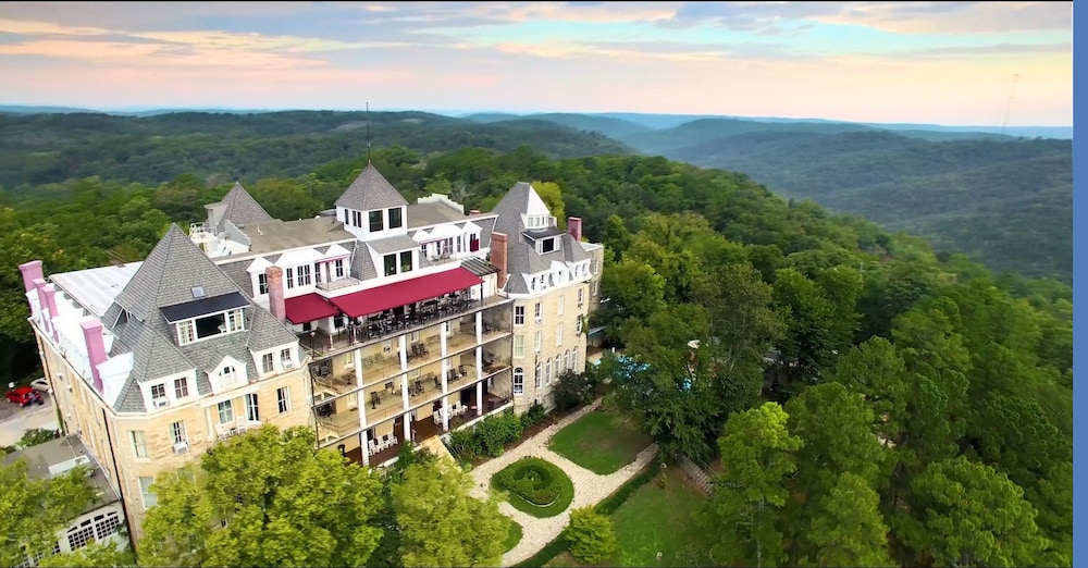 The Crescent Hotel And Spa 7/69