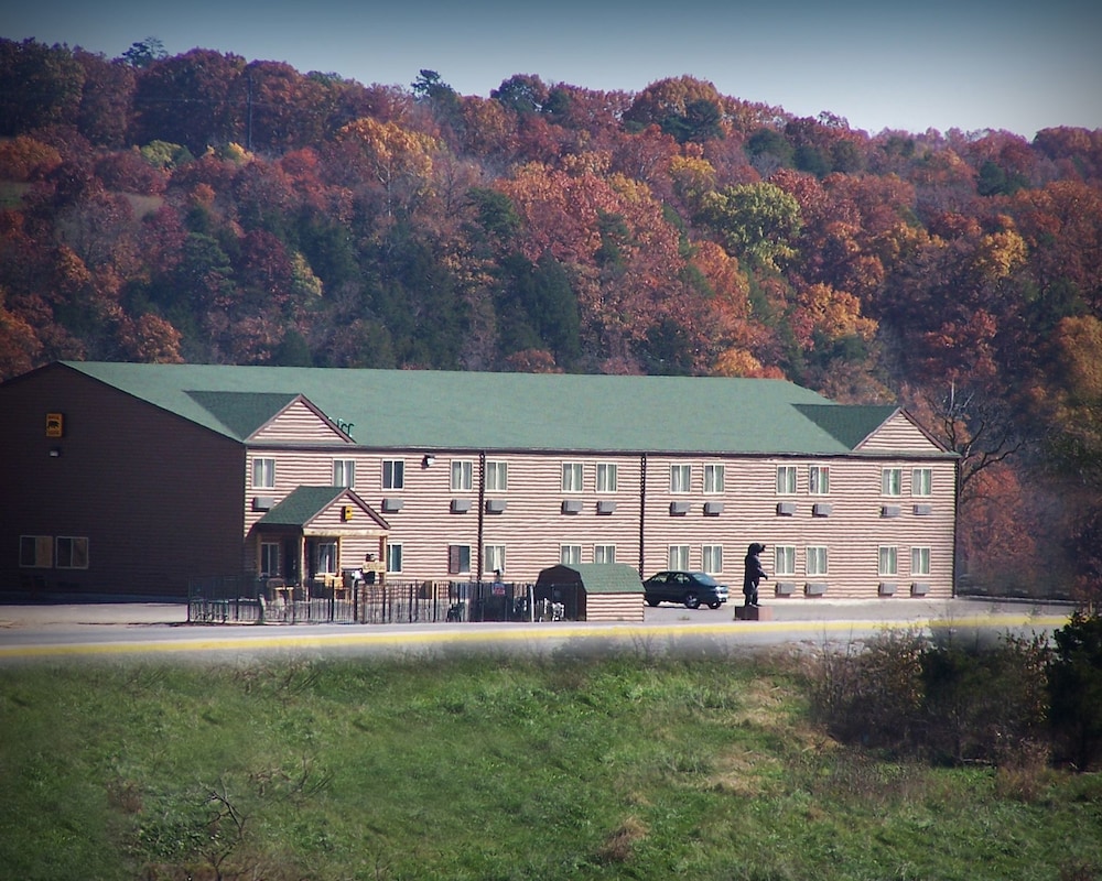 Booneslick Lodge 24/26