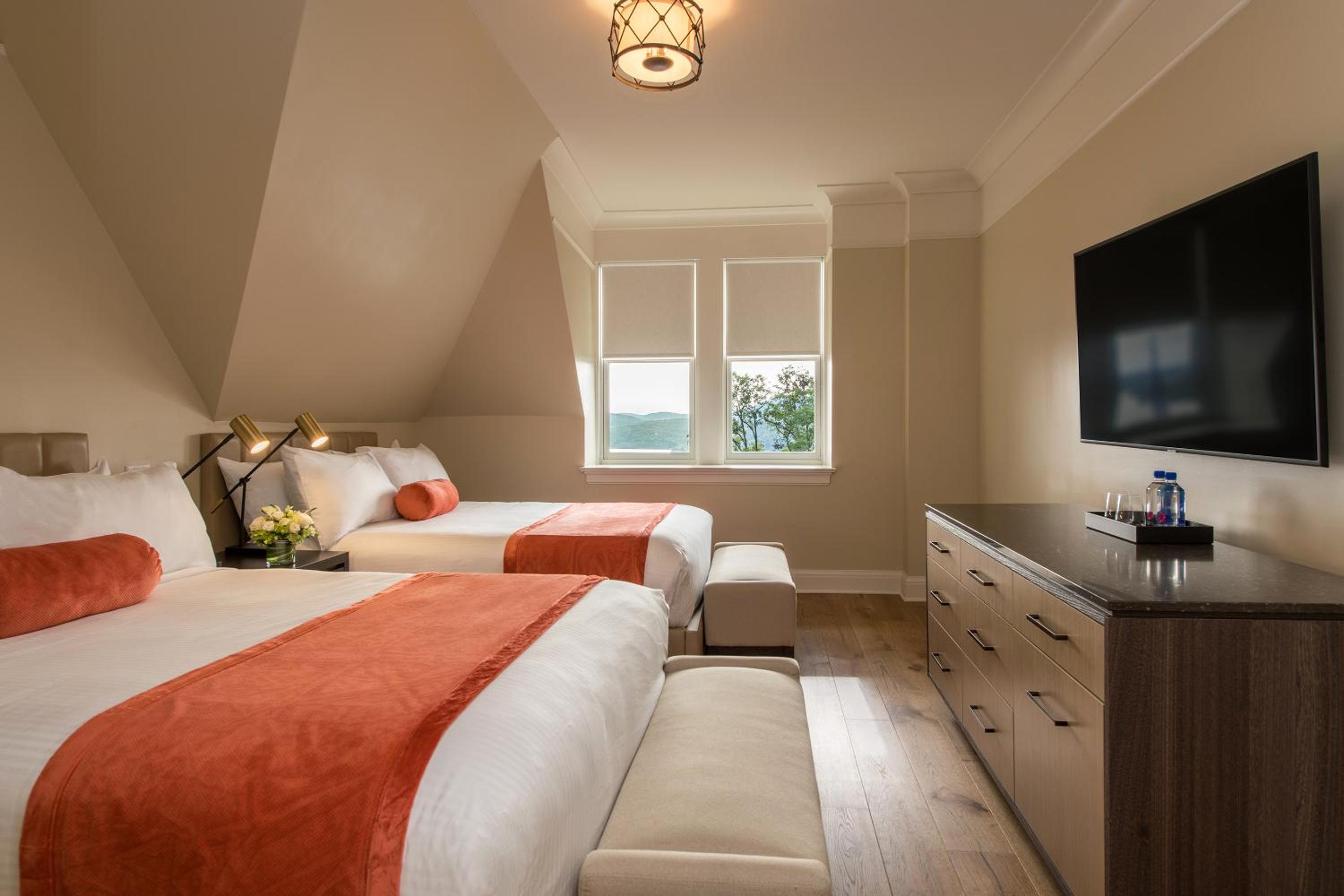 Room, Double Bed, Lake View, The Abbey Inn & Spa 2/6