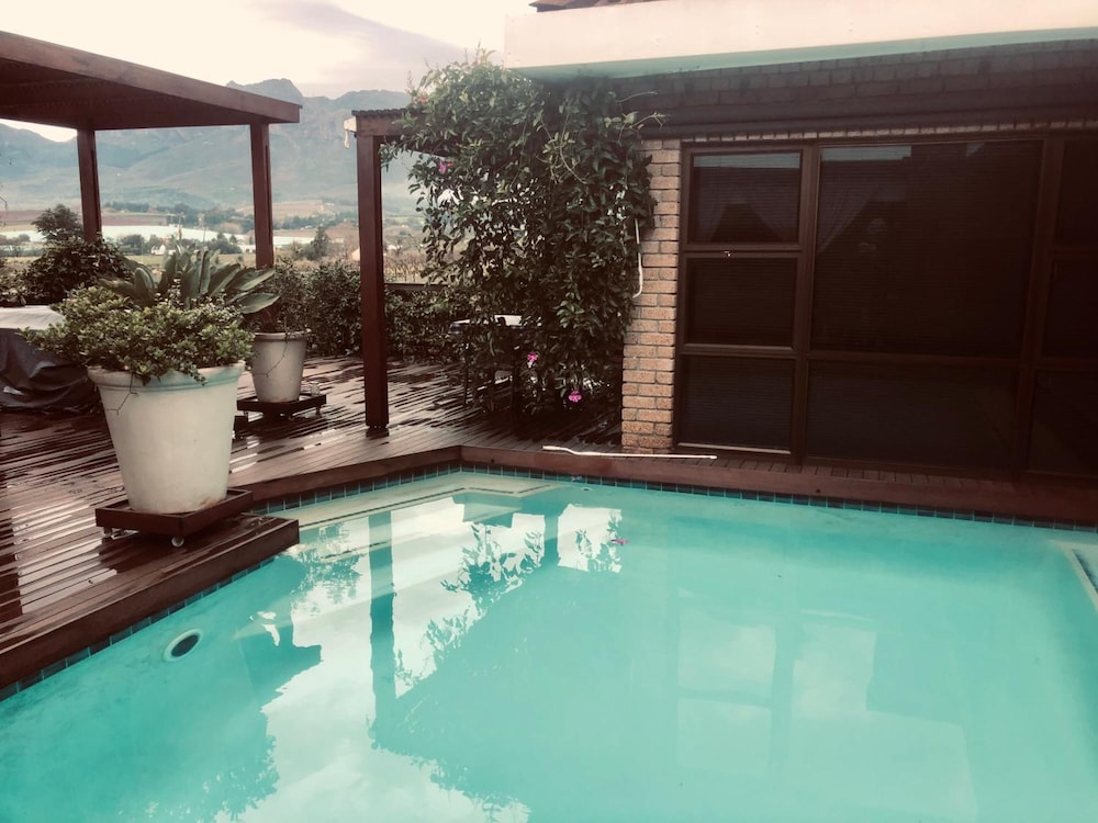 Wellington Country House 21/50