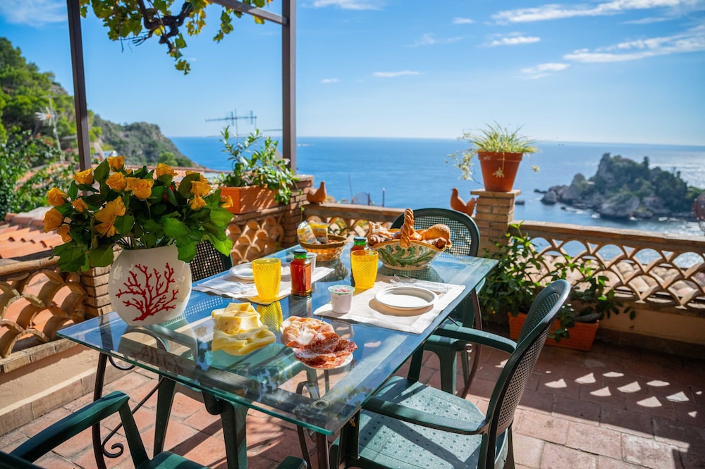 Mendolia Beach Hotel 29/47