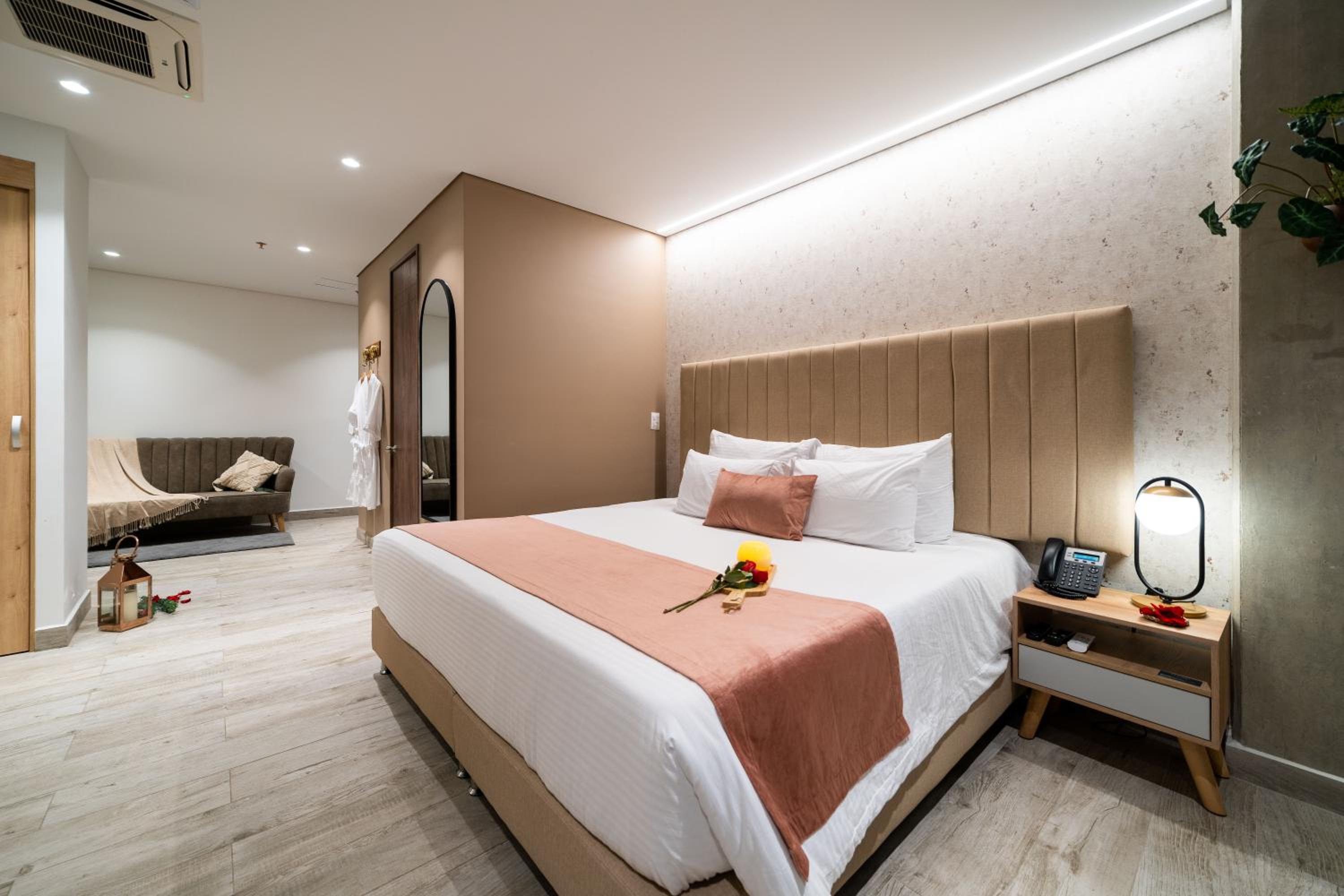 جناح بسرير كينج بجاكوزي، Eutopiq Hotel 4/10