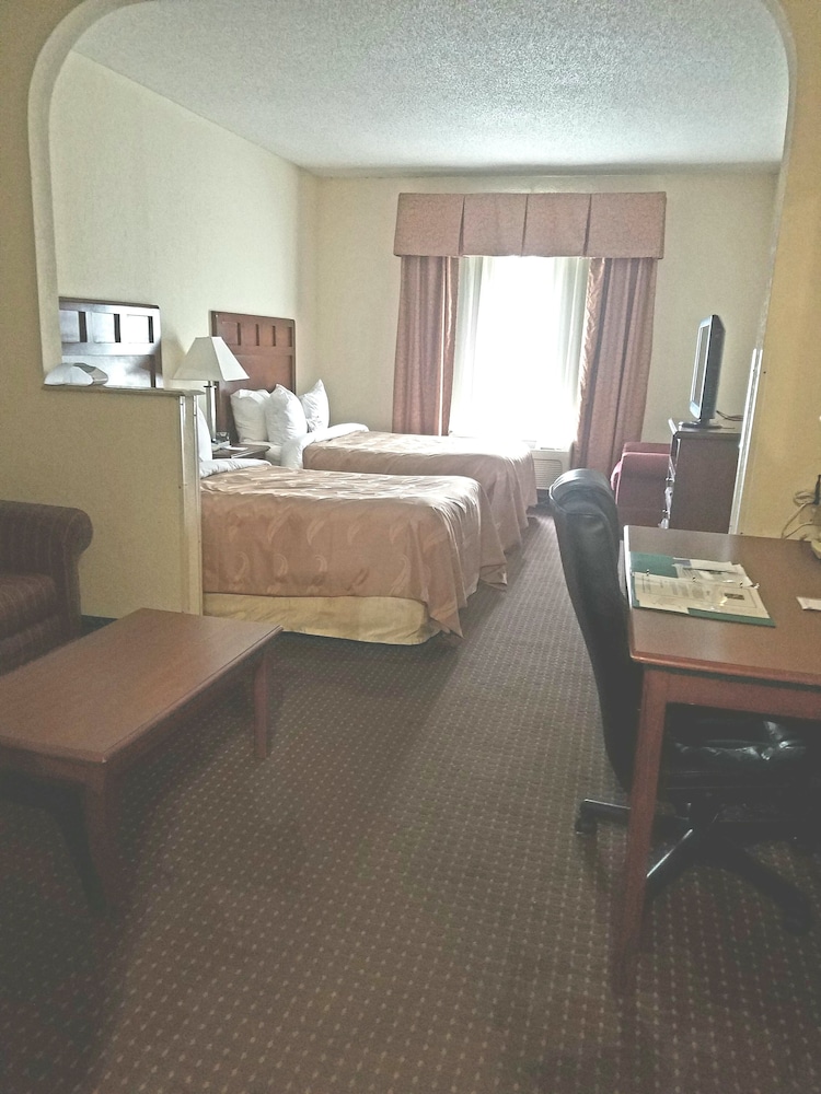 Quality Suites Paducah KY 28/57