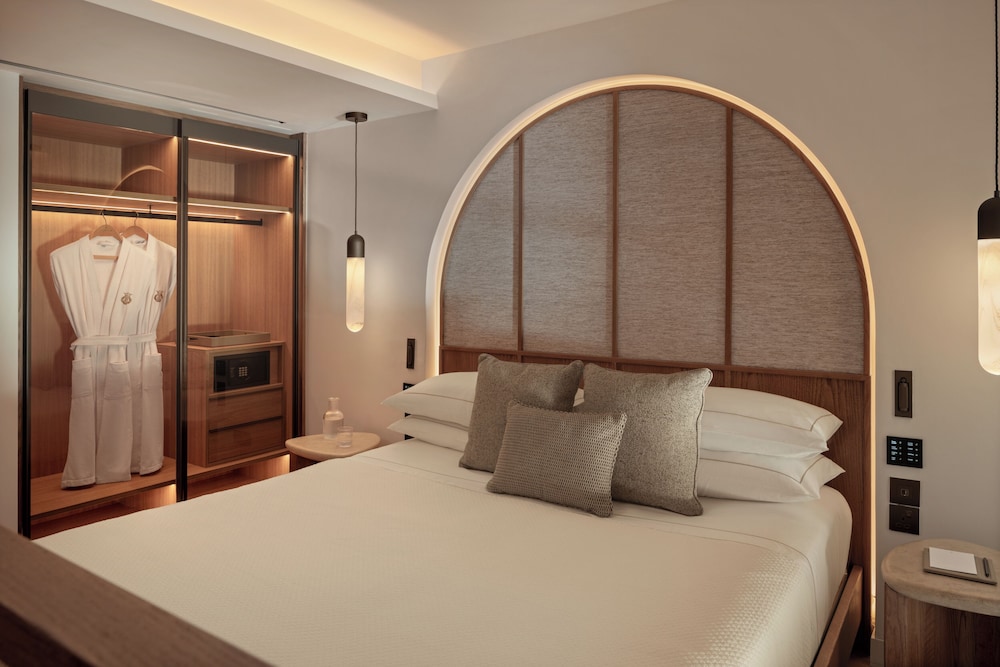 Royal, Duplex, Garden, Suite, Double and Twin Beds