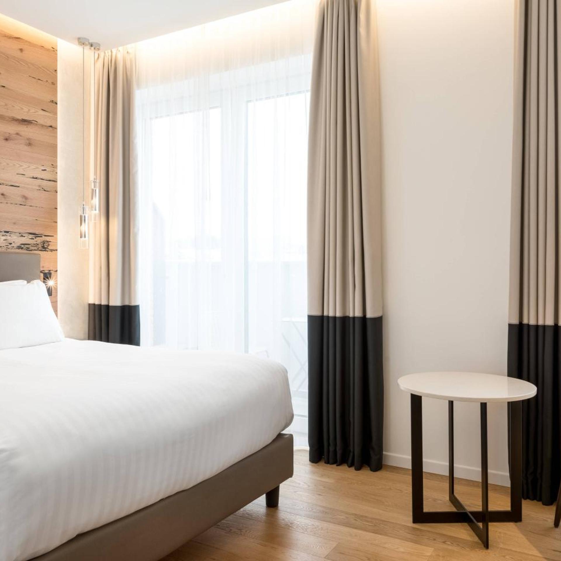 Superior, King Bed, Water View
