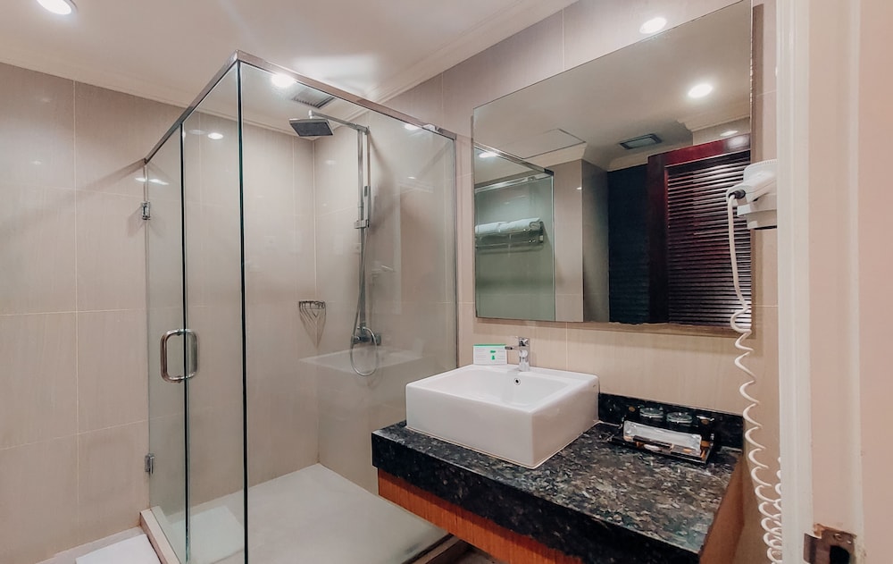 Surabaya Suites Hotel Powered by Archipelago 17/66