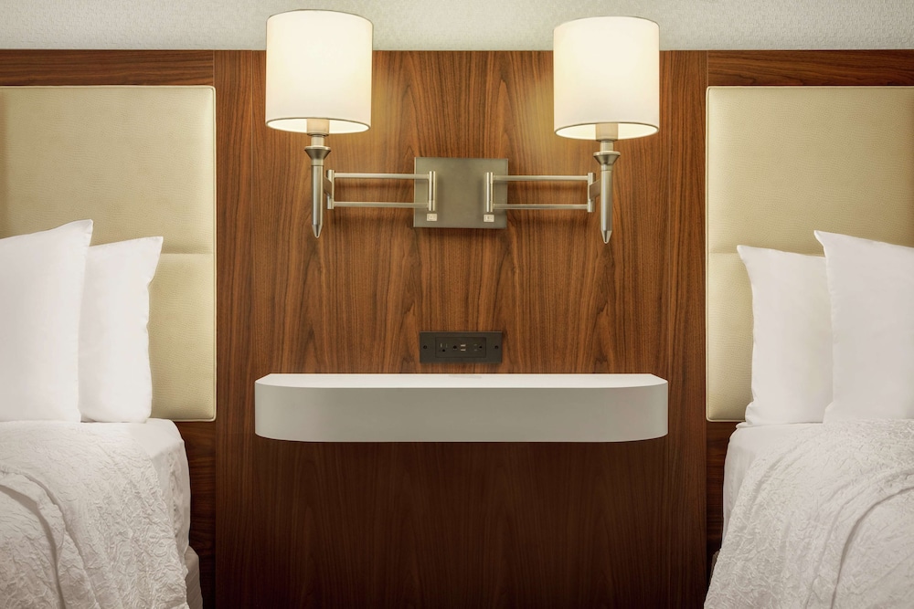 Hampton Inn Akron-Fairlawn 23/42