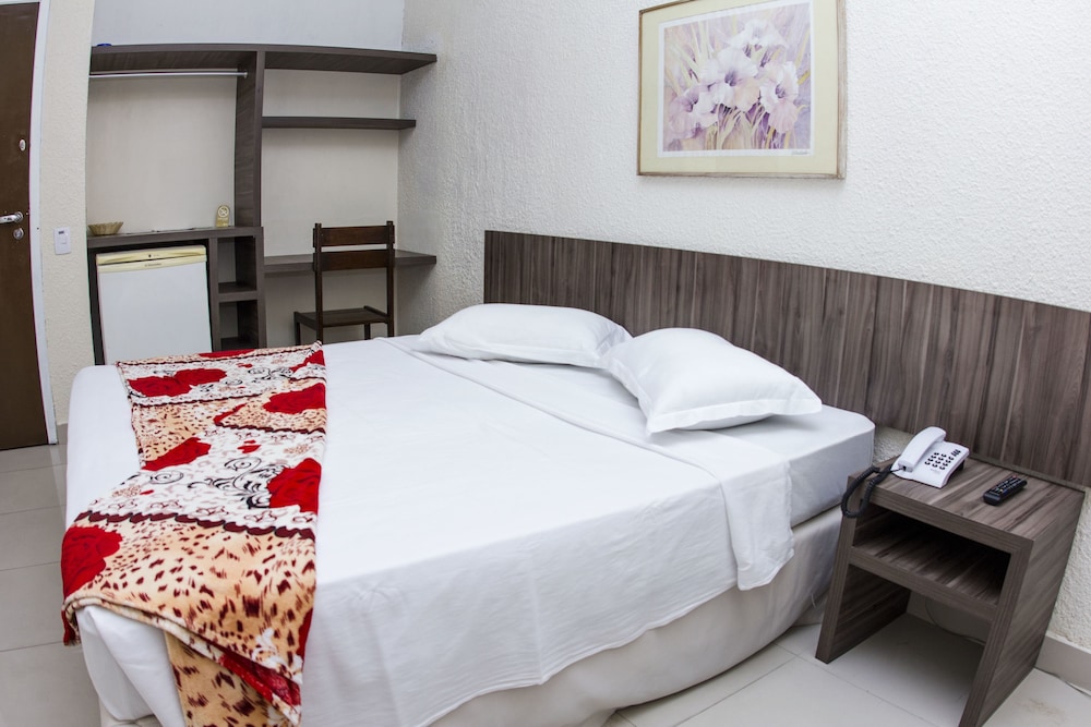 ROOM, TWIN BEDS
