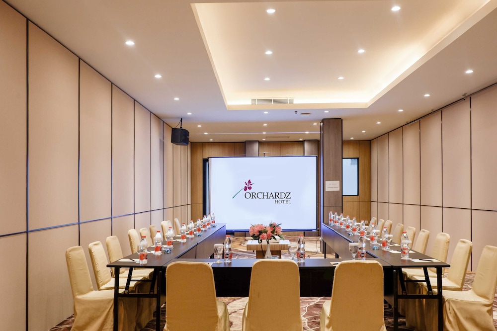Orchardz Jayakarta Hotel 64/73