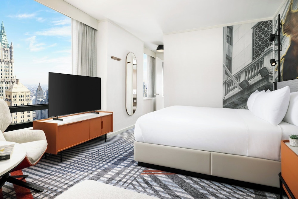 SKYLINE, SUITE