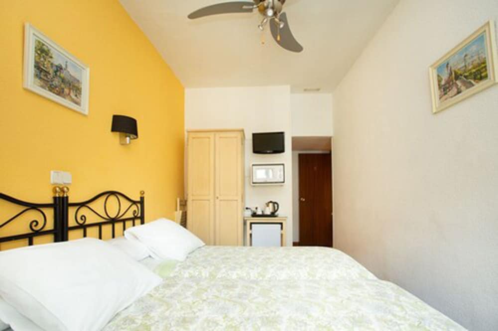 Hostal Los Alpes 33/61