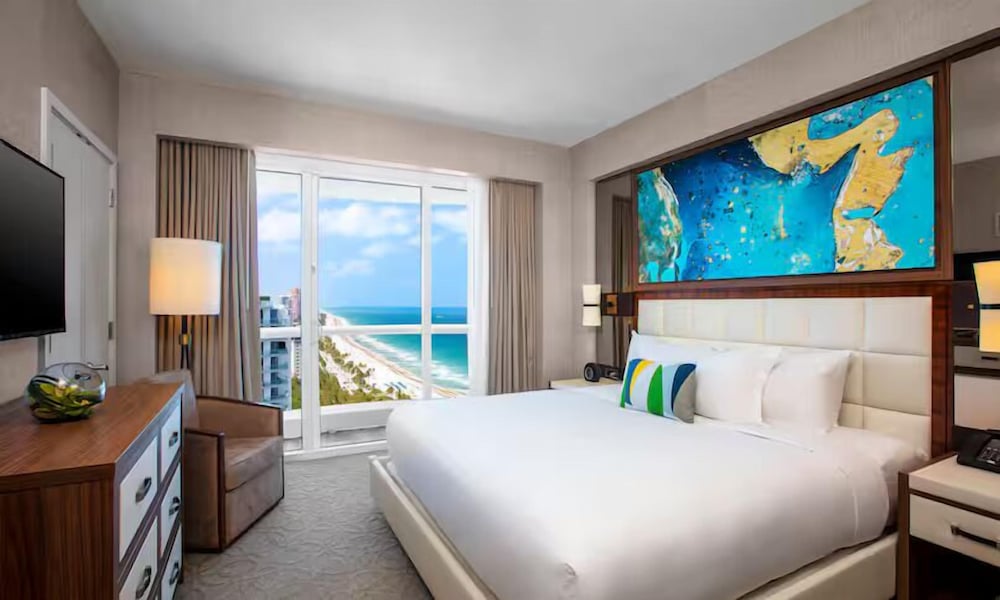 جناح بسرير كينج بغرفة نوم واحدة بإطلالة جزئية على البحر، Conrad Fort Lauderdale Beach 2/10