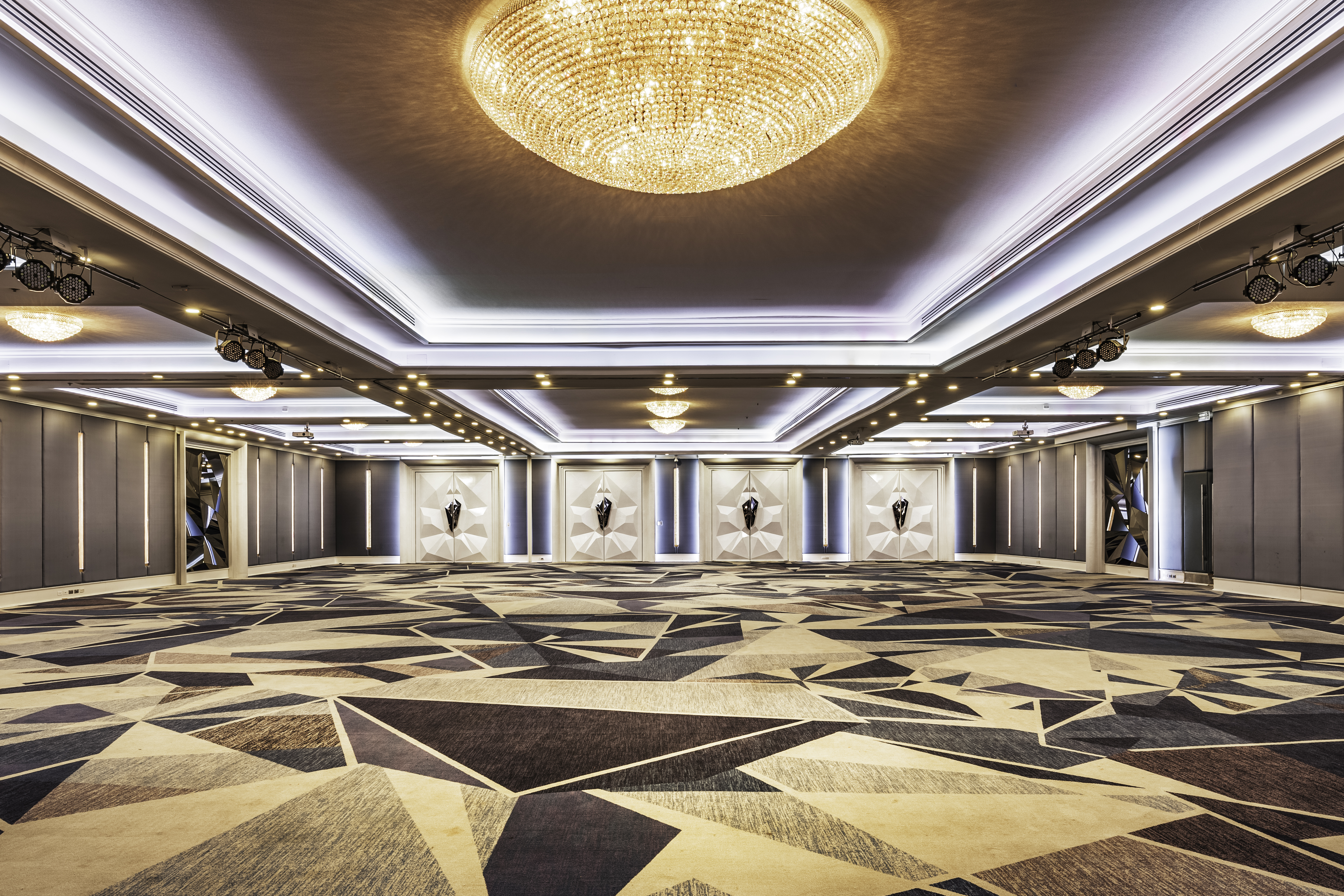 Grand Mercure Bangkok Windsor 45/47
