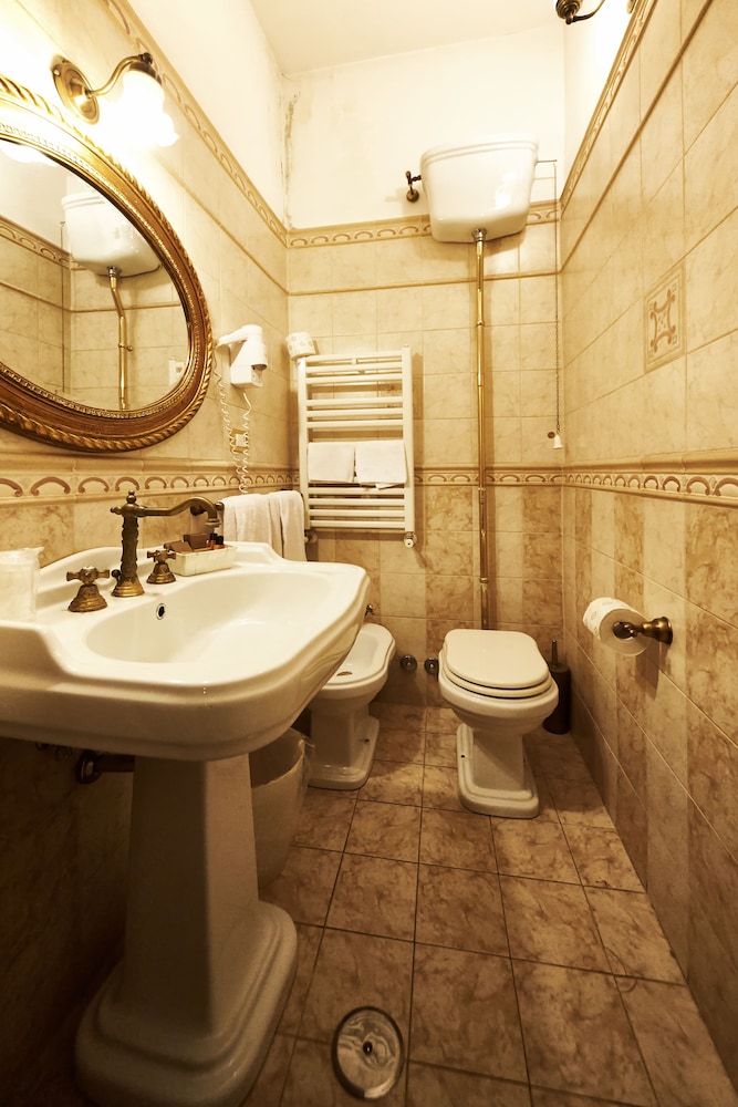Bramble Luxury Suites 81/85