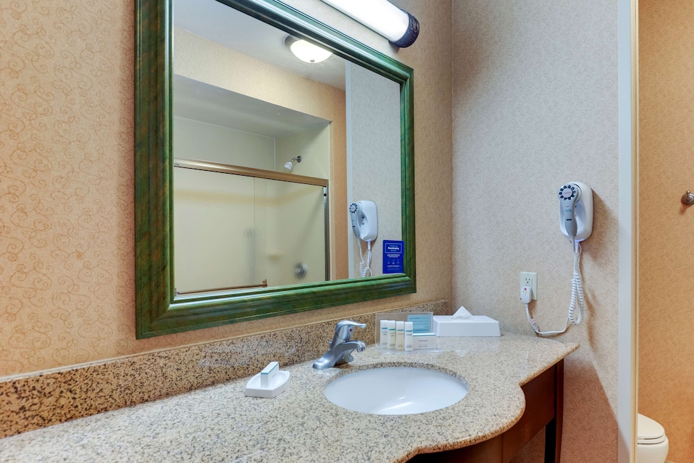 Hampton Inn & Suites St. Louis-Edwardsville 32/69