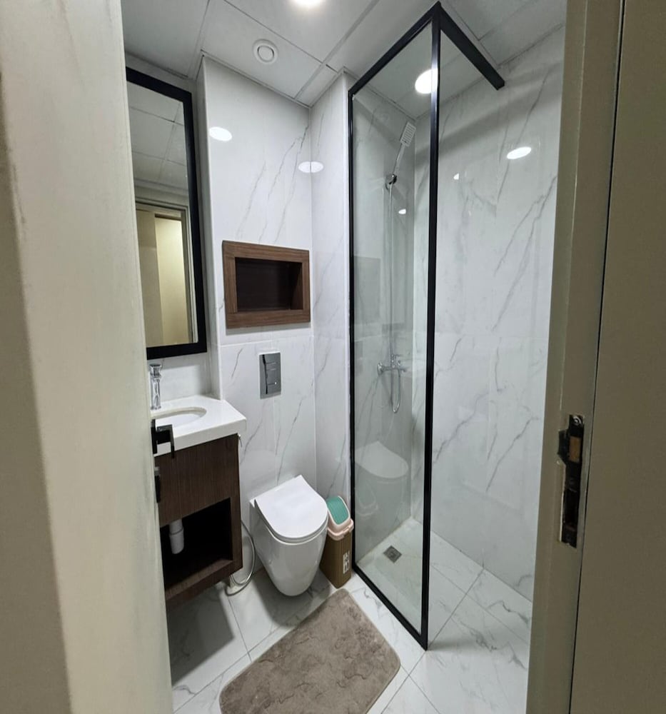Luxury Apartment with Pool Gym & Free Parking at Equiti Gates Jebel Ali 13/14