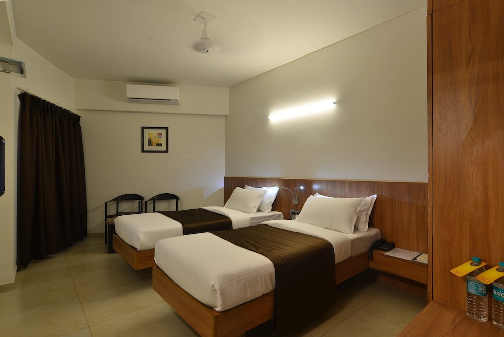 DELUXE, DOUBLE BED