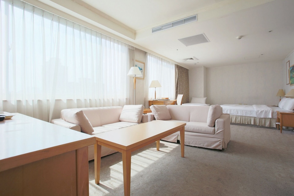 The Koos Hotel 37/49
