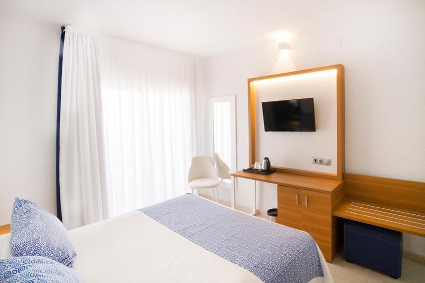 Room, Triple, Lateral Side Sea View، Ibersol Torremolinos Beach 6/10