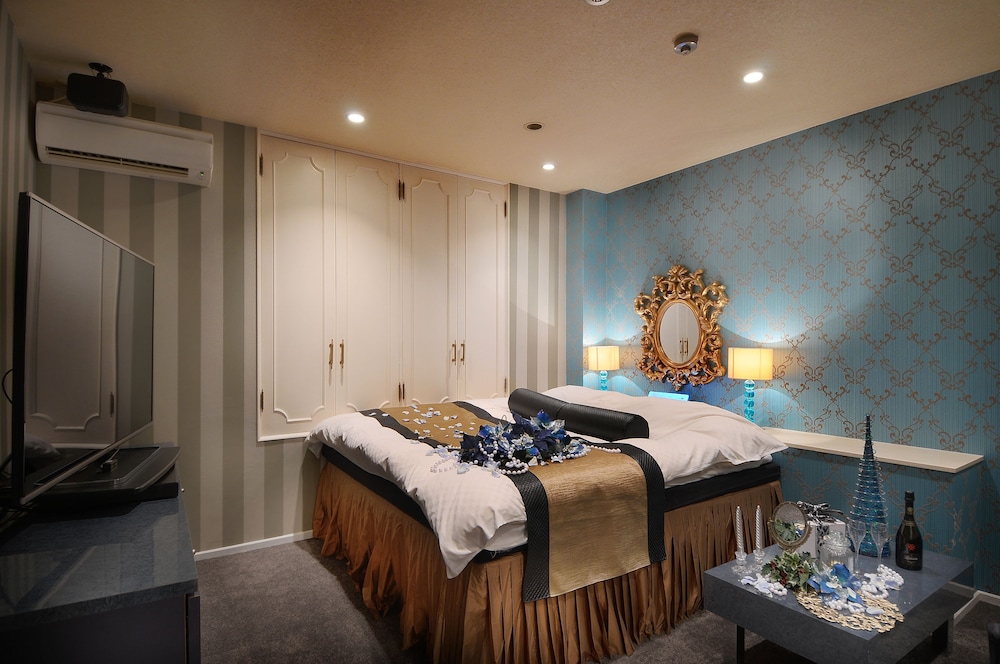 Ishidu Hotel Blan Chapel Christmas Adults Only 10/20