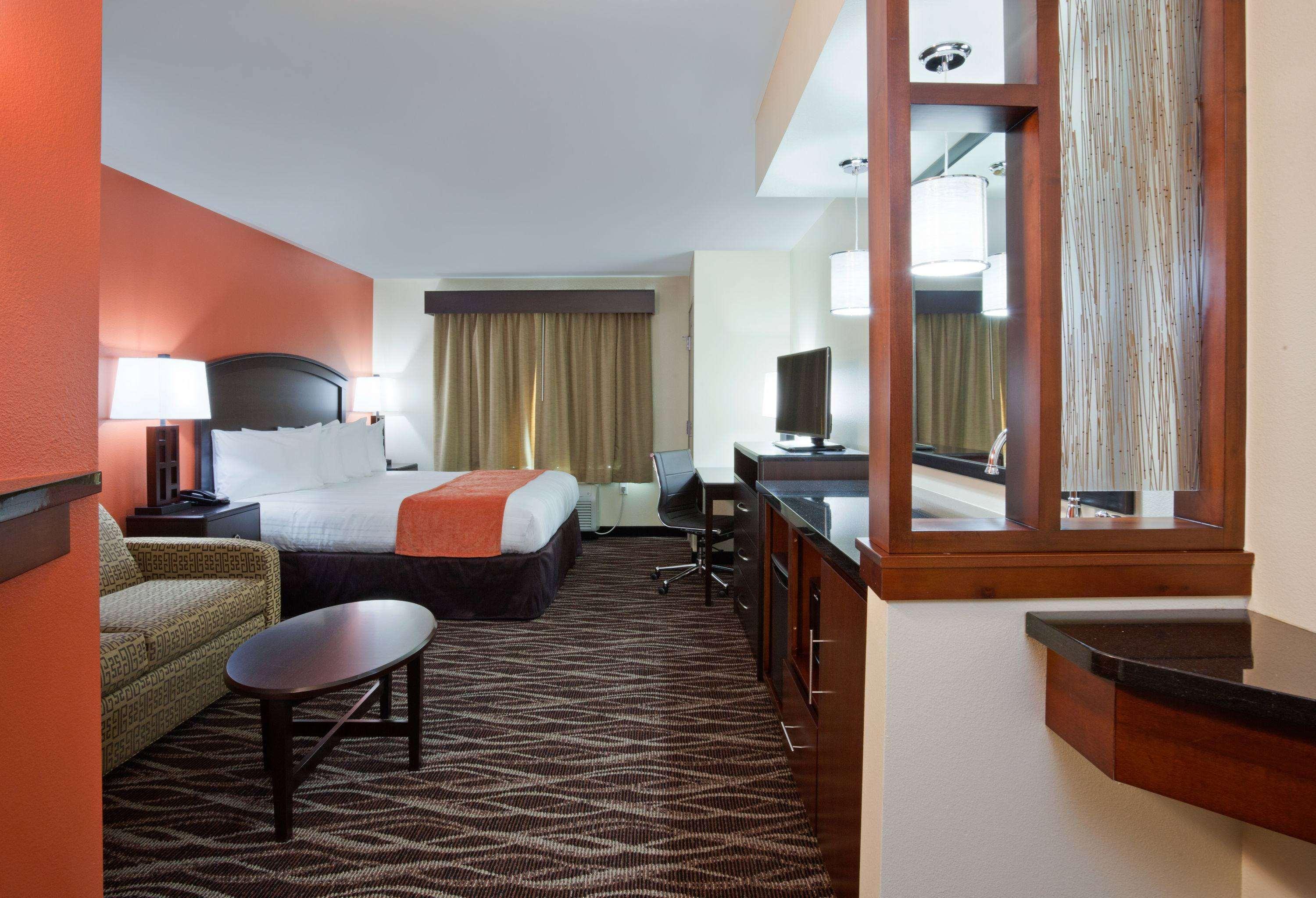Suite, King Bed