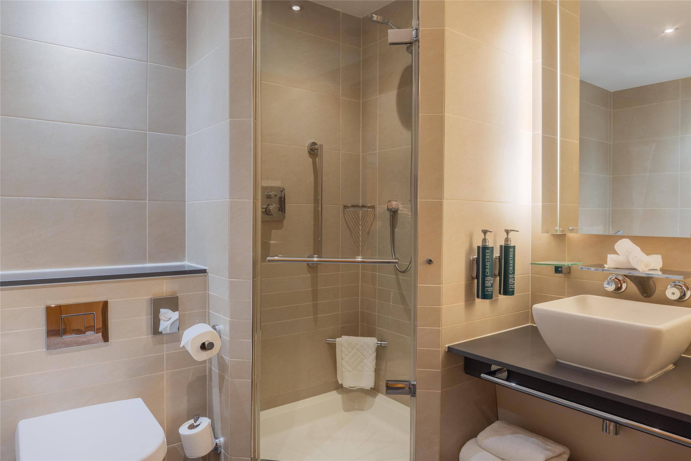 Deluxe, King Bed, Country Side View، Hilton At St Georges Park Burton upon Trent 3/4