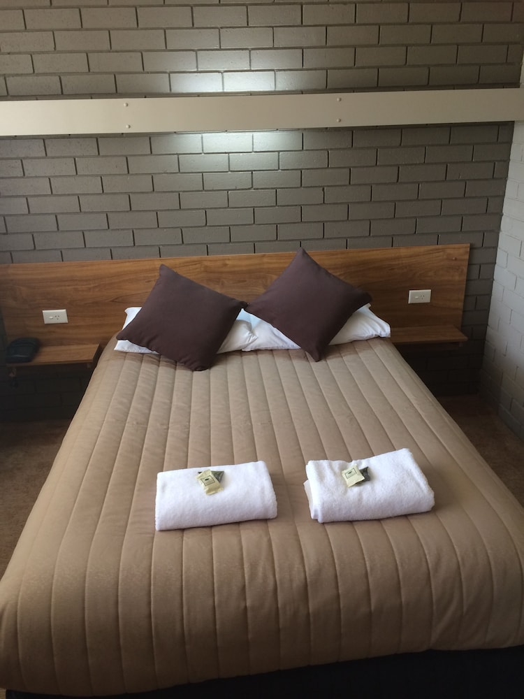 TUMUT VALLEY MOTEL 19/32