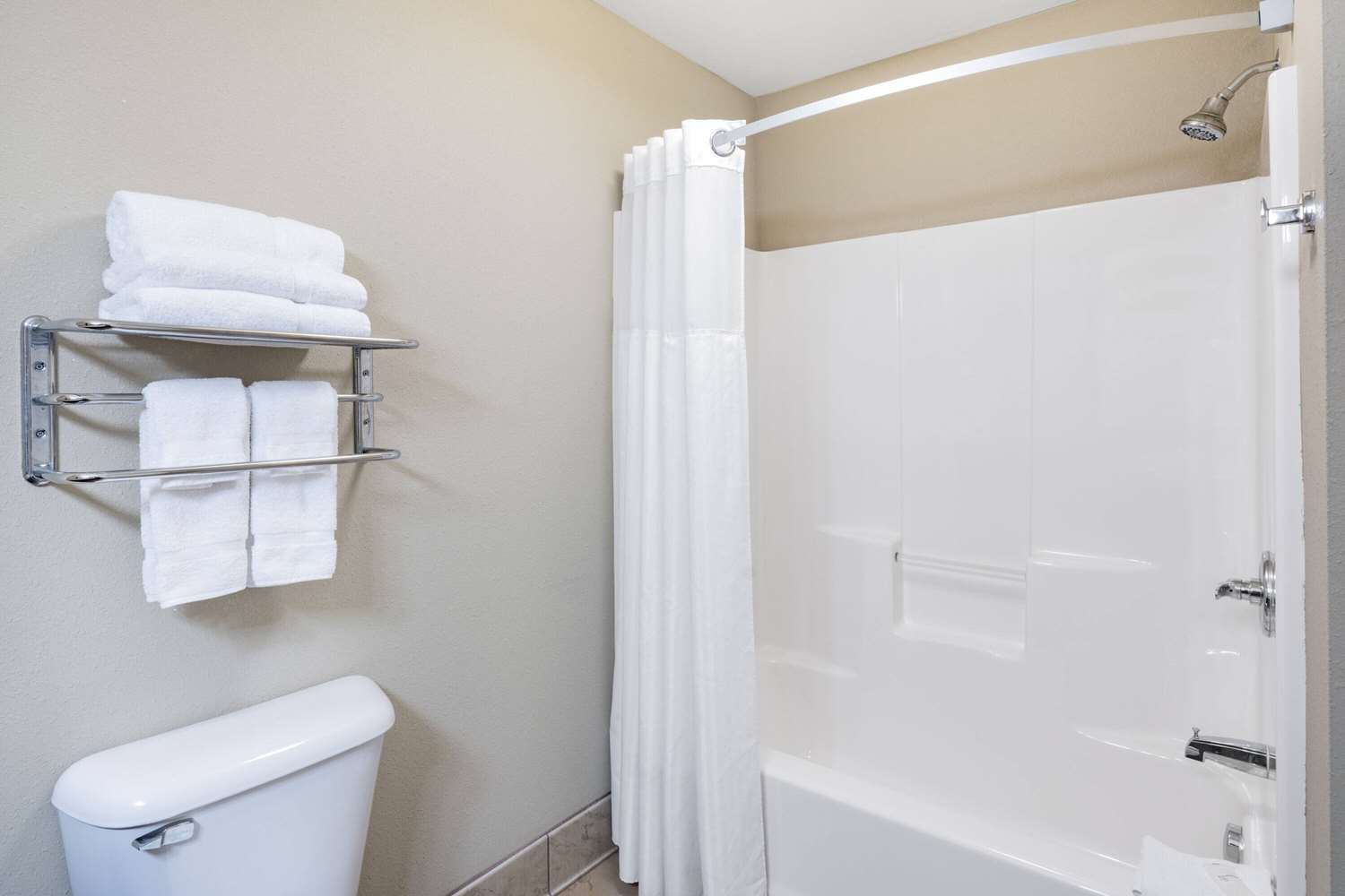 Hawthorn Suites By Wyndham Williston 22/23