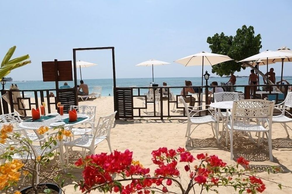 The Villa Hotel 27/42
