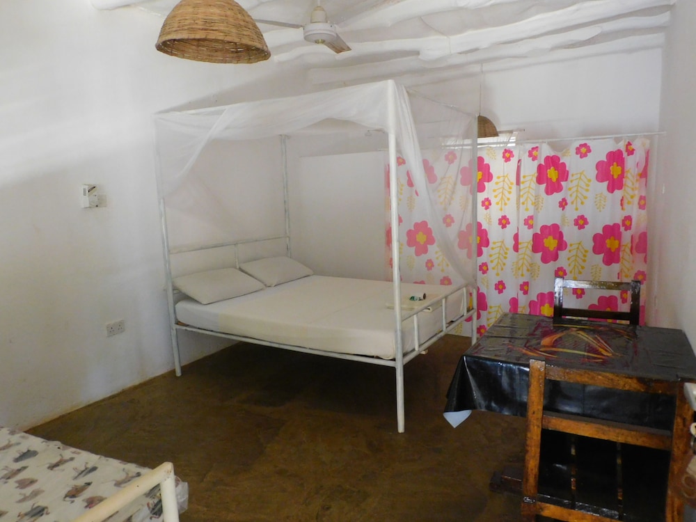Travellers Inn Resort Malindi 32/34